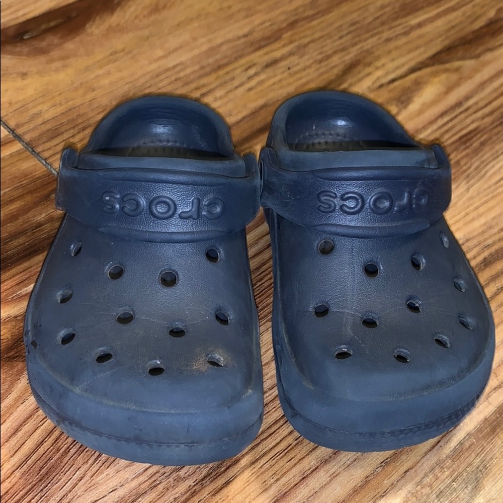 Great condition navy blue toddler crocs size c7
